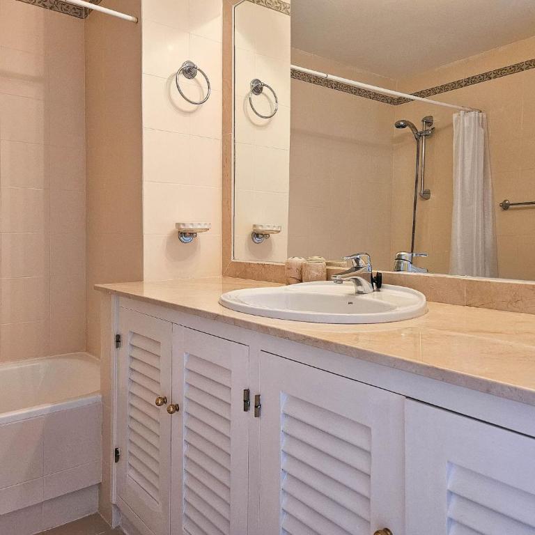 3 bedroom penthouse apartment in Calahonda - Apartamento Ático - 25