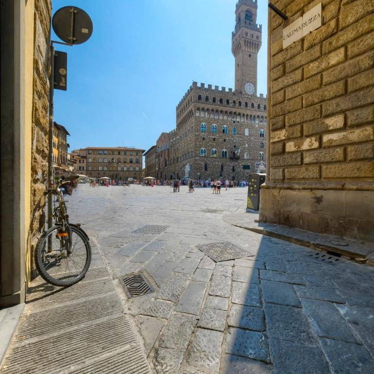 Signoria Square Apartment - Two-Bedroom Apartment - 3
