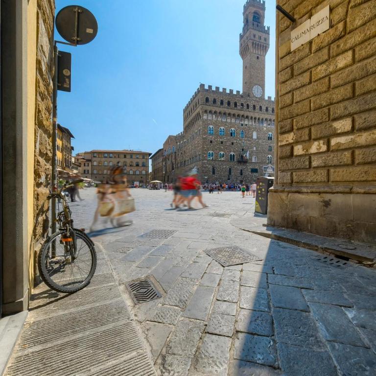 Signoria Square Apartment - Two-Bedroom Apartment - 32