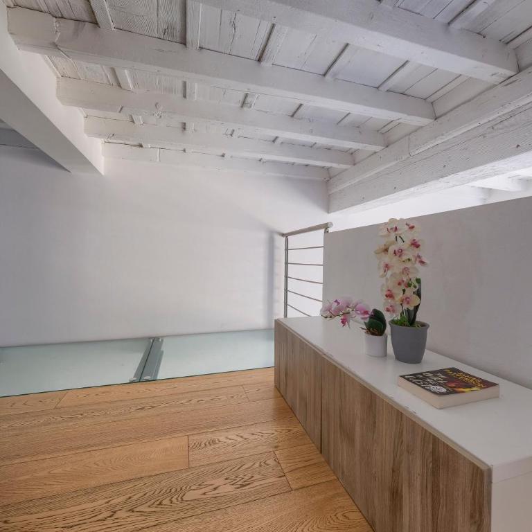 Signoria Square Apartment - Two-Bedroom Apartment - 10