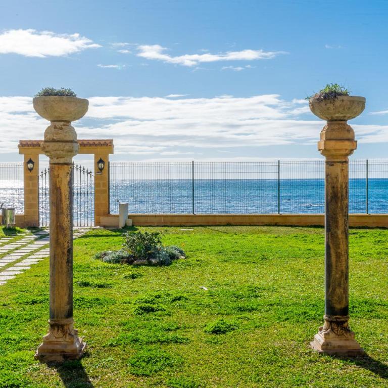 Beachfront Apartment with Pool, Padel & Private Parking - Apartamento de 2 dormitorios - 47
