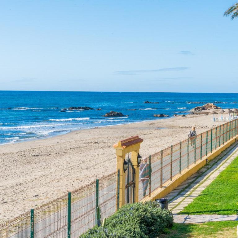 Beachfront Apartment with Pool, Padel & Private Parking - Apartamento de 2 dormitorios - 53