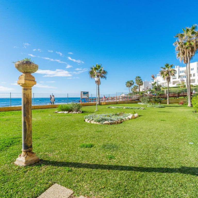 Beachfront Apartment with Pool, Padel & Private Parking - Apartamento de 2 dormitorios - 62