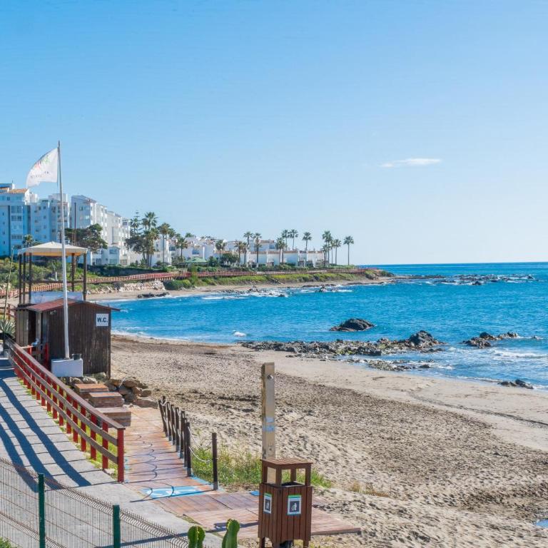 Beachfront Apartment with Pool, Padel & Private Parking - Apartamento de 2 dormitorios - 63