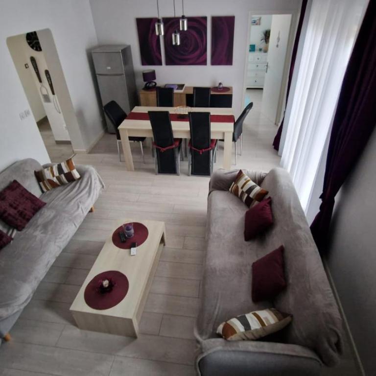 location Coma Chéric et parking - Three-Bedroom Apartment - 4
