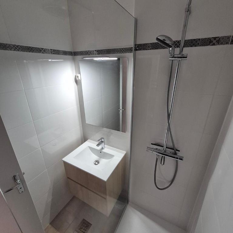 La Désirade J, Studio rénové avec parking, centre port - Appartement 1 Chambre - 15