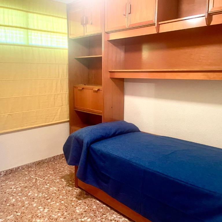 Amplio apartamento con piscina y pistas de tenis en Benidorm - Two-Bedroom Apartment with Garden View - 24