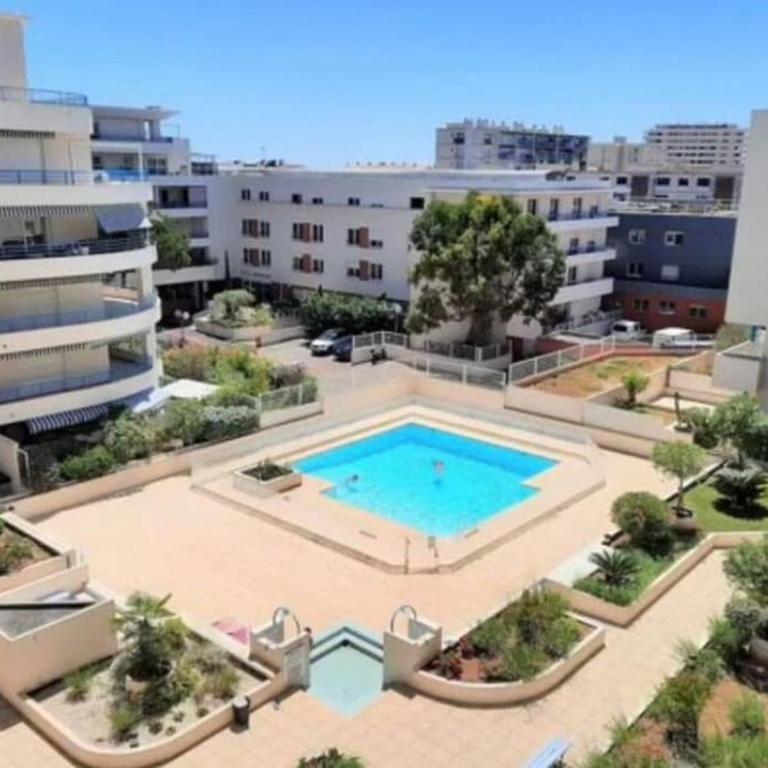 Appartement F2 à Fréjus avec terrasse et parking - Apartamento de 1 dormitorio - 5