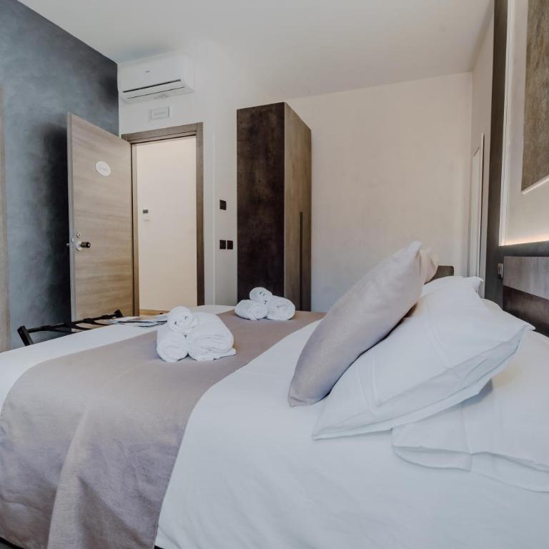 Domus Æterna - Re di Roma - Camera Matrimoniale con Bagno Privato - 37