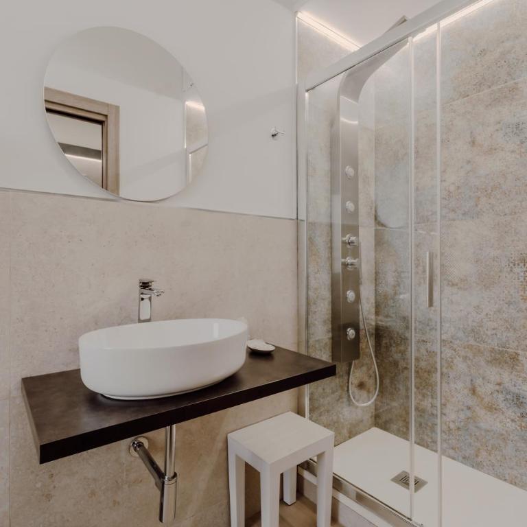 Domus Æterna - Re di Roma - Camera Matrimoniale con Bagno Privato - 33