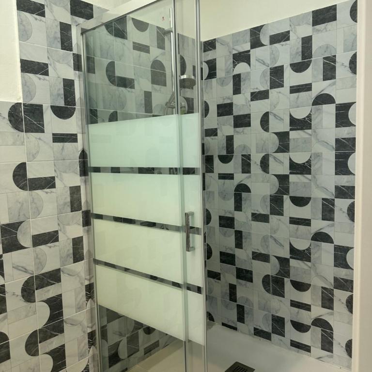 Centro Lecco Piazza Manzoni wi fi gratuito APPARTAMENTO MODERNO - Apartment mit 1 Schlafzimmer - 20