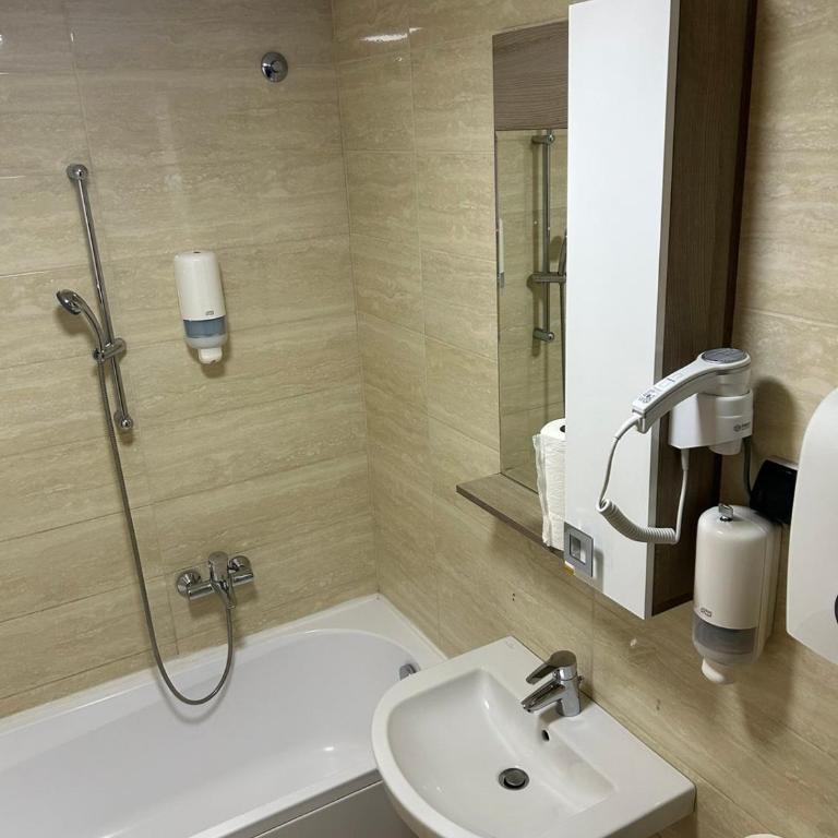 A Blok A12 - One-Bedroom Apartment - 10