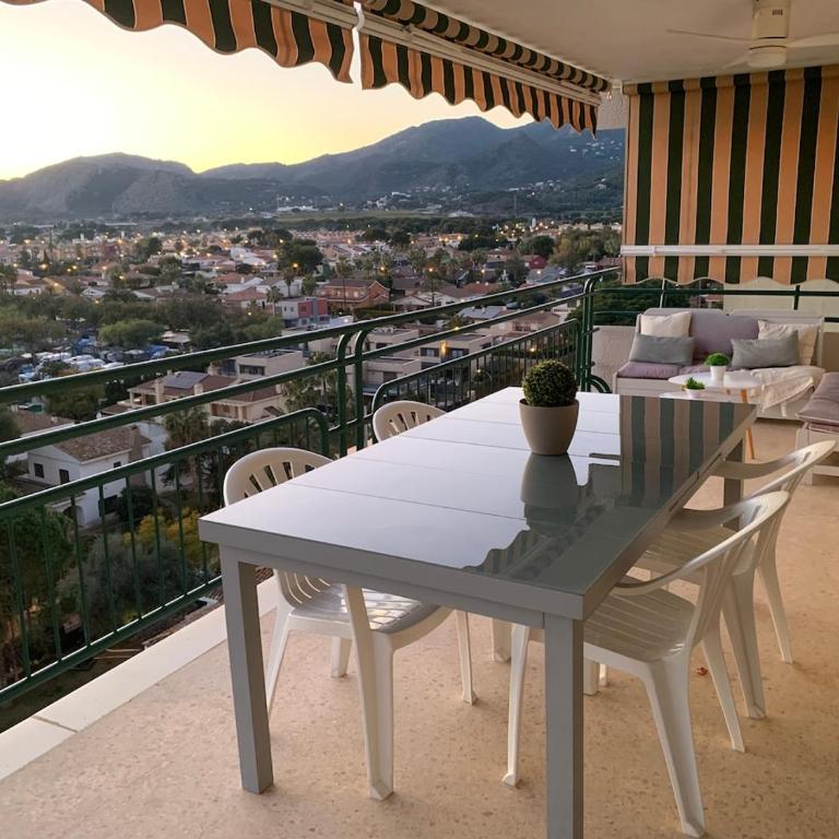 Apartment next to the beach Cyclists Welcome - Three-Bedroom Apartment with Sea View - 2