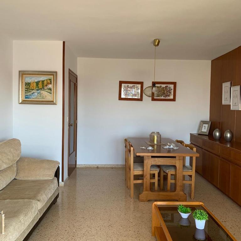 Apartment next to the beach Cyclists Welcome - Three-Bedroom Apartment with Sea View - 20