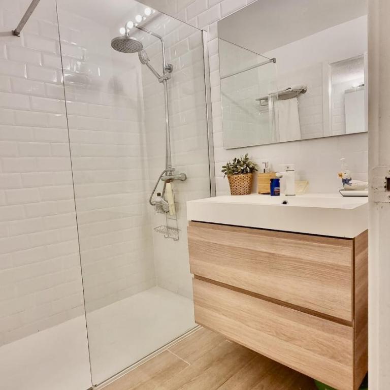 Cozy Suite next to Plaza del Ayuntamiento - One-Bedroom Apartment - 9