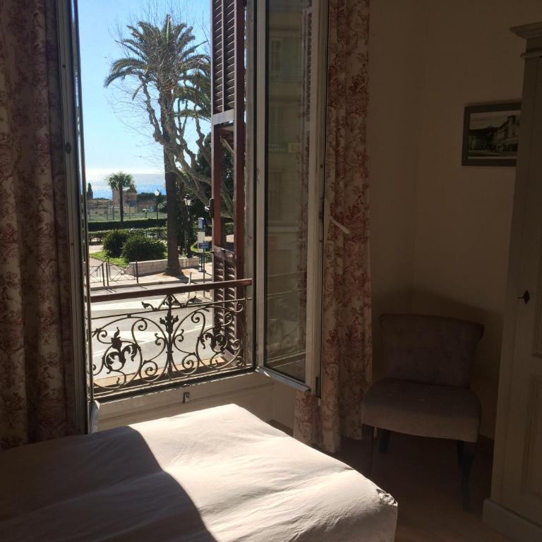 Hotel La Regence - Chambre Lits Jumeaux - 9