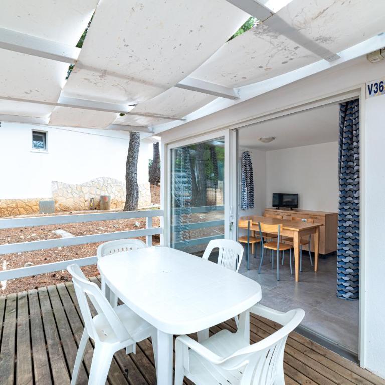 Villaggio Camping Punta Lunga - Bungalow con 2 Camere da Letto - 2