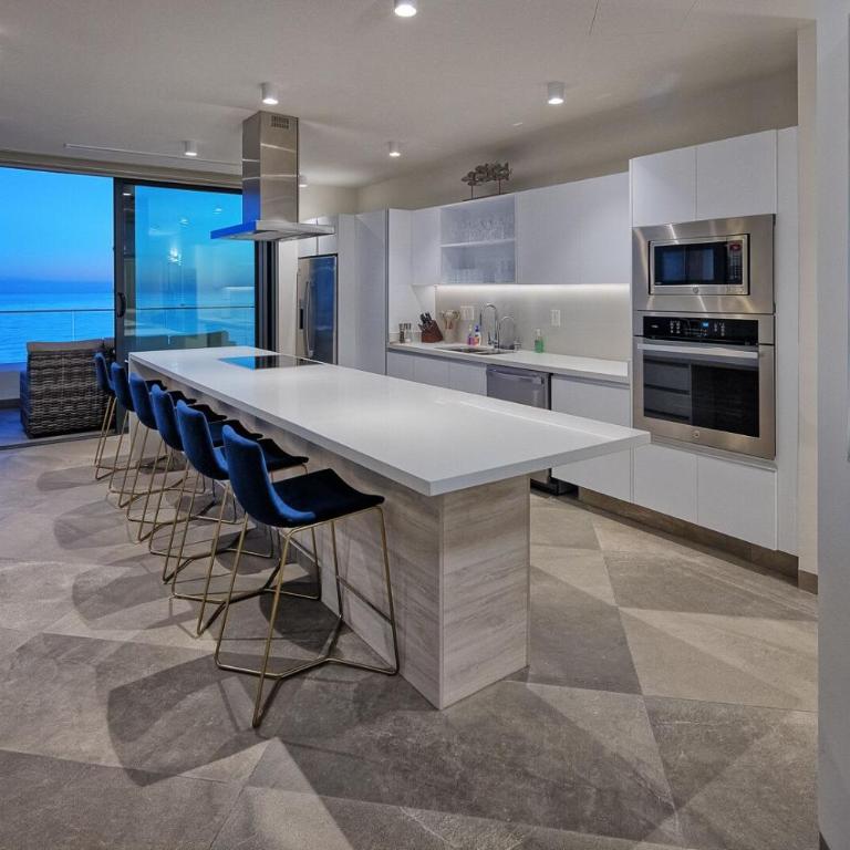 LUXURY NEW OCEANFRONT CONDO 5BR Sleeps 12 - Apartamento - 16