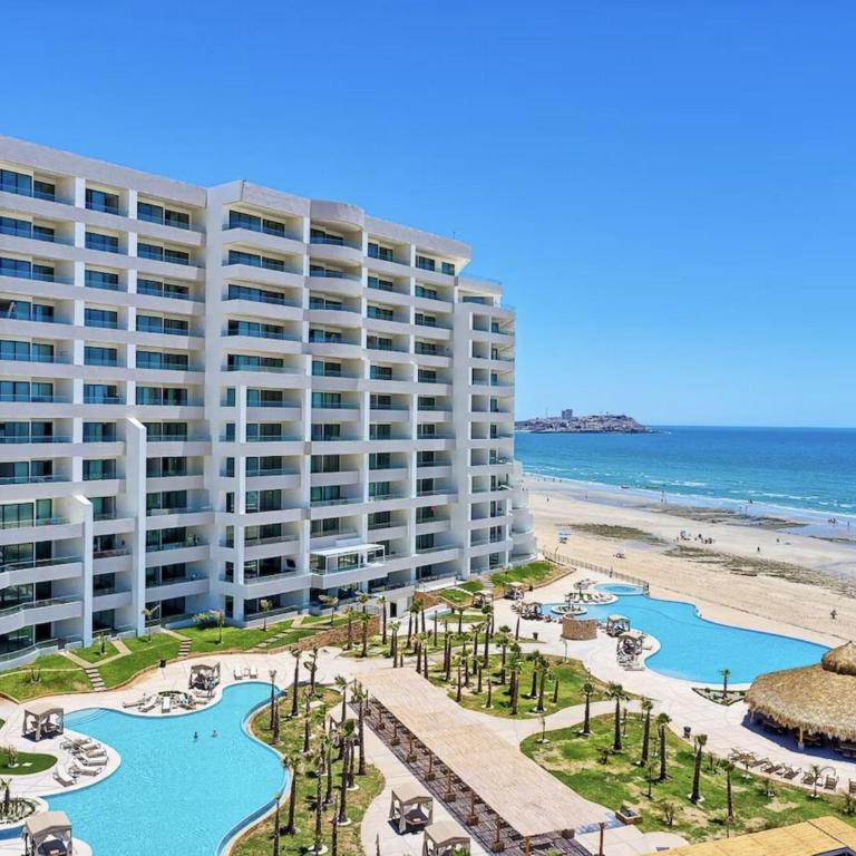 LUXURY NEW OCEANFRONT CONDO 5BR Sleeps 12 - Apartamento - 56