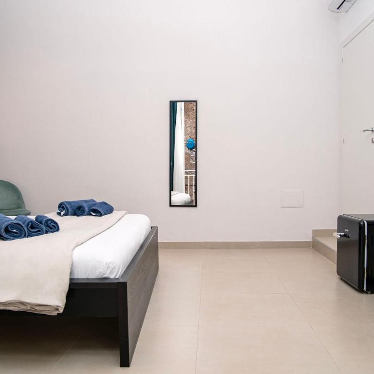 Domus Carmela - Queen Room with Balcony - 4