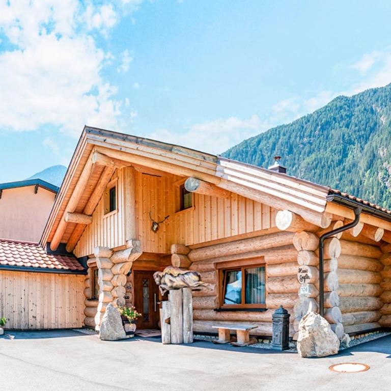 Alpenchalet Montana - Ferienhaus - 1
