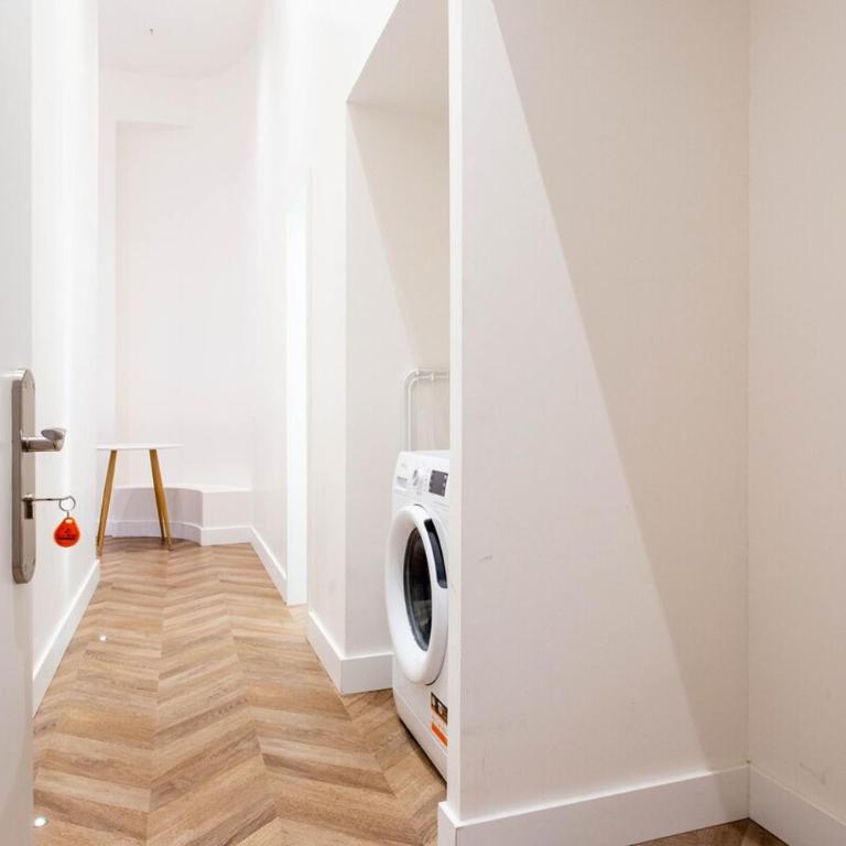 1- Premium Apartment in Puerta del Sol - One-Bedroom Apartment with City View - 12