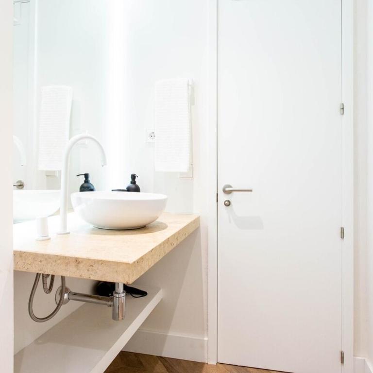 1- Premium Apartment in Puerta del Sol - One-Bedroom Apartment with City View - 17