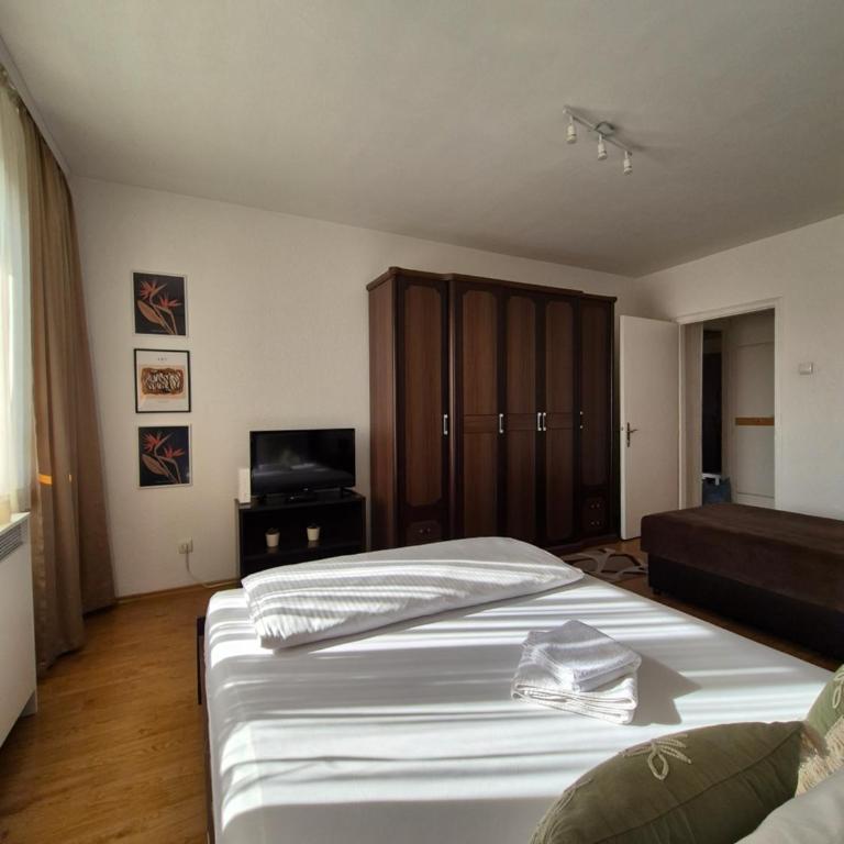 Sweet House Parlament - Three-Bedroom Apartment - 20