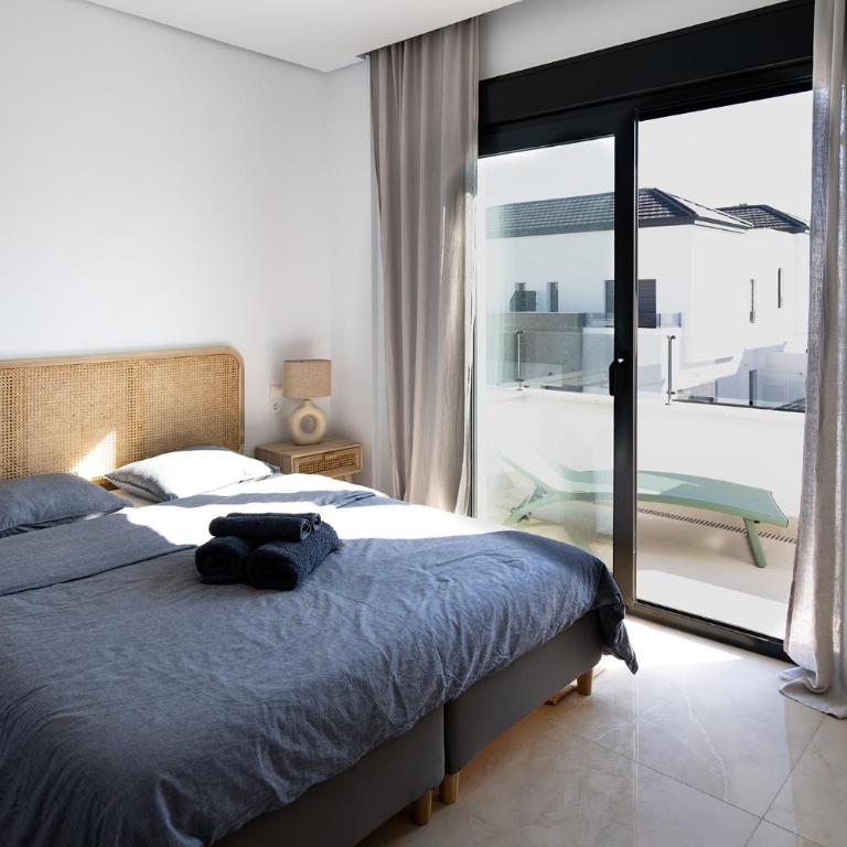 Casa Carabassi - Three-Bedroom Premium Apartment with Balcony - 16