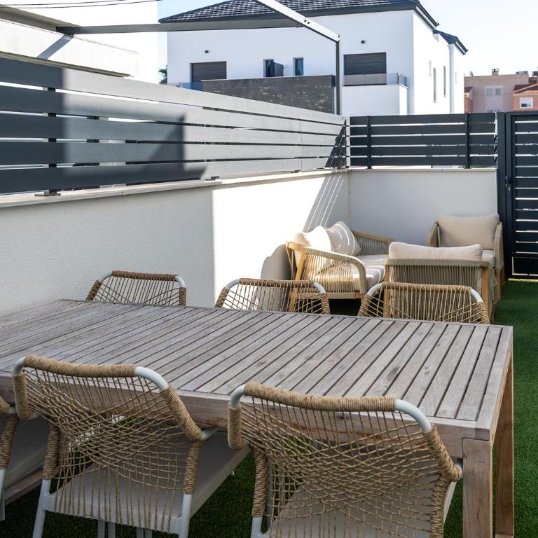 Casa Carabassi - Three-Bedroom Premium Apartment with Balcony - 10