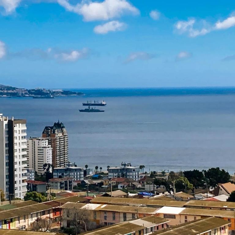Viña del Mar Depto cercano al Mall Marina playa a 5 minutos en auto vista al mar WiFi estacionamiento - Three-Bedroom Standard Apartment - 5