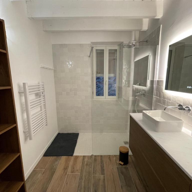 Jolie maison en centre ville avec climatisation grand lit double - Maison 2 Chambres - 17