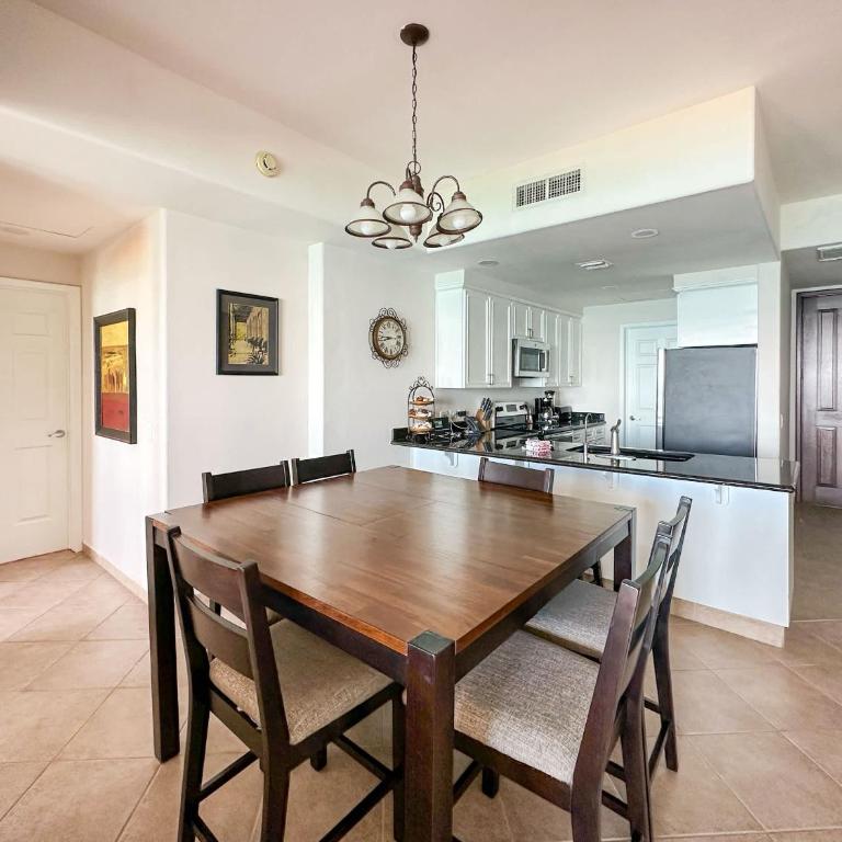 Beach Bliss Retreat Beachfront Condo - Apartment - 16