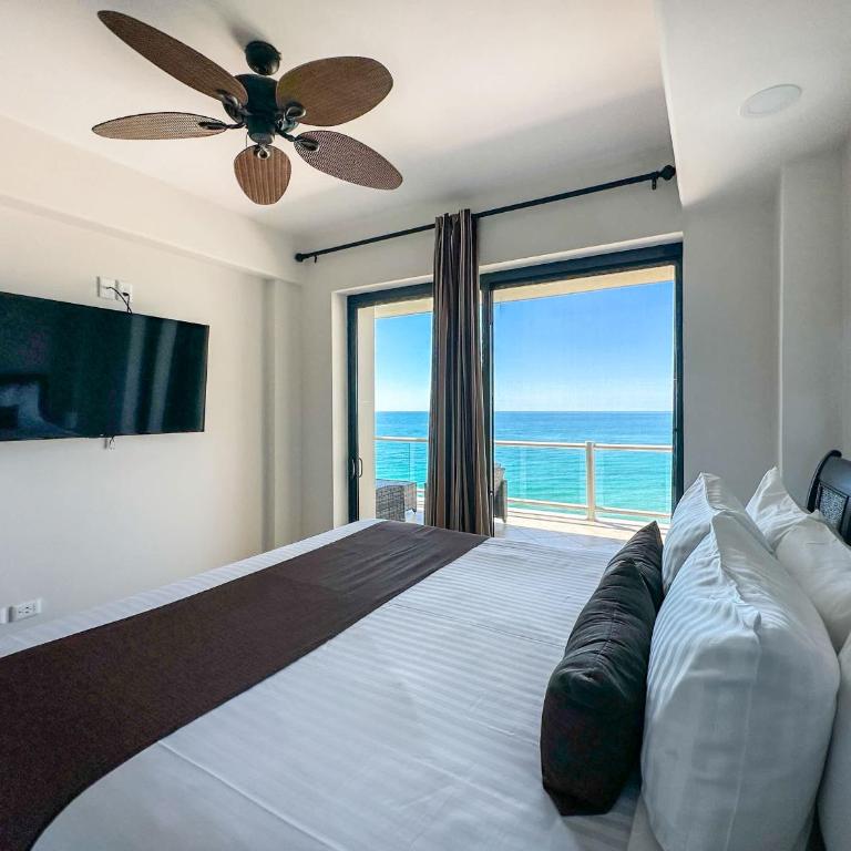 Beach Bliss Retreat Beachfront Condo - Apartment - 36