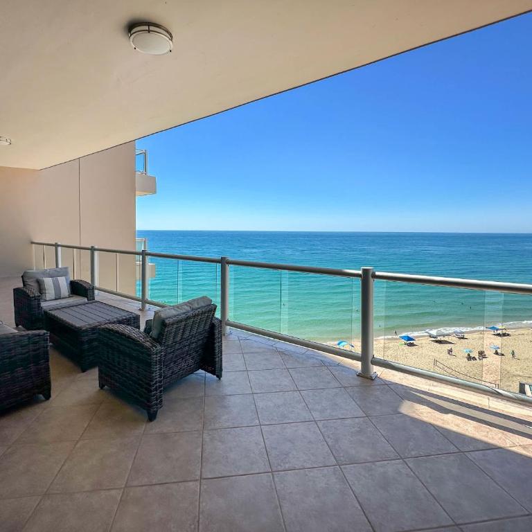 Beach Bliss Retreat Beachfront Condo - Apartment - 40