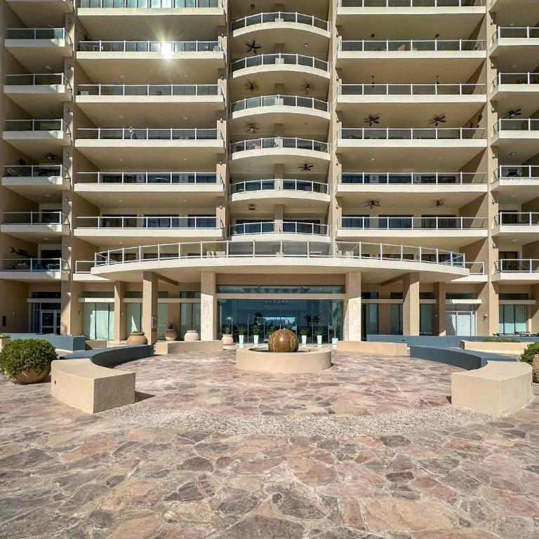 Beach Bliss Retreat Beachfront Condo - Apartment - 51