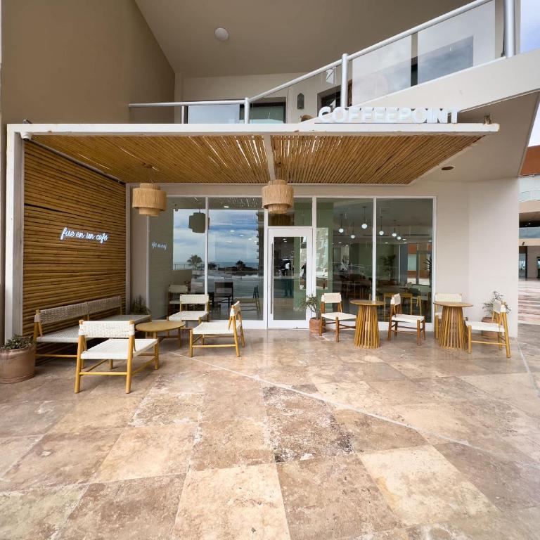 Beach Bliss Retreat Beachfront Condo - Apartment - 80