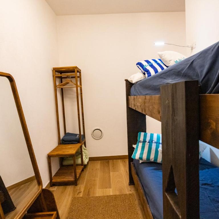Molo Caracciolo - Appartamento con 2 Camere da Letto - 87
