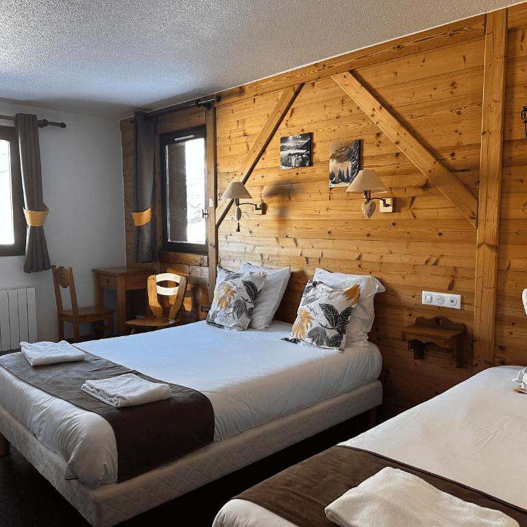 Hôtel & Spa Les Carrettes - Chambre Familiale - Vue sur Montagne - 1