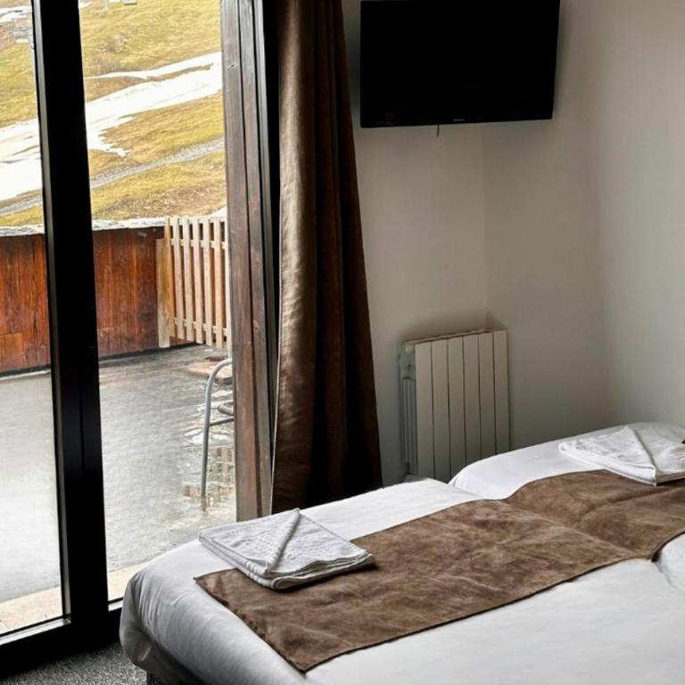 Hôtel & Spa Les Carrettes - Suite - Vue sur Montagne - 2
