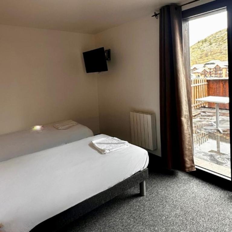 Hôtel & Spa Les Carrettes - Suite - Vue sur Montagne - 4