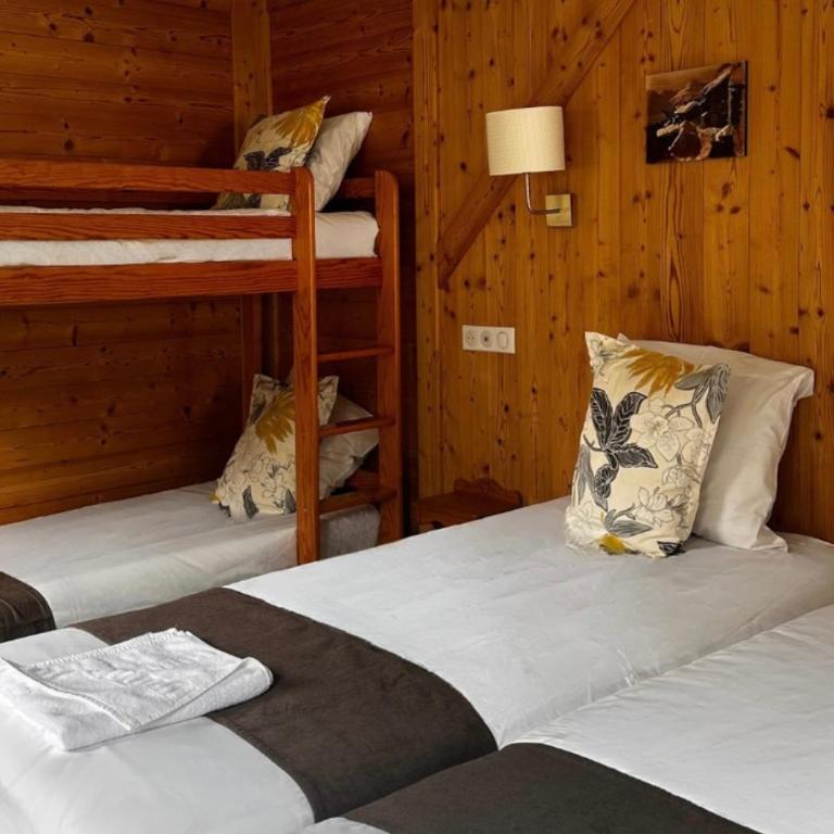 Hôtel & Spa Les Carrettes - Chambre Quadruple - Vue sur Montagnes - 3