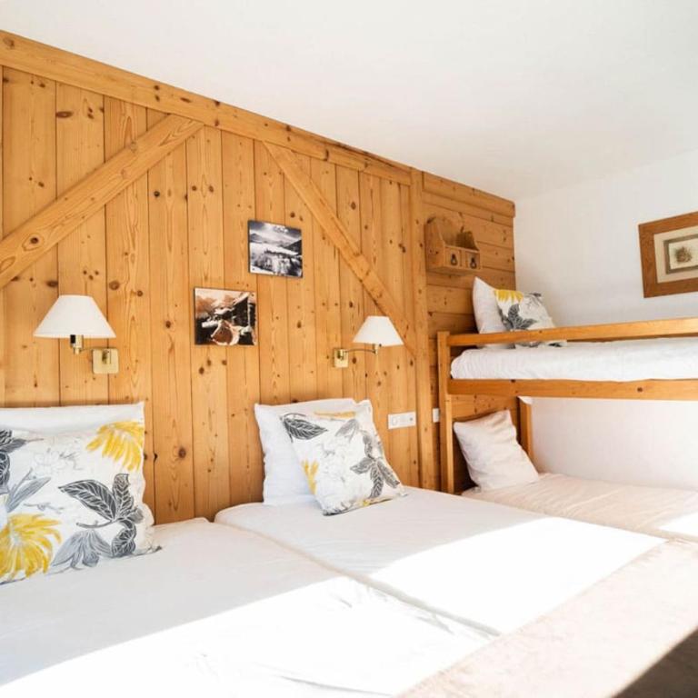 Hôtel & Spa Les Carrettes - Chambre Quadruple - Vue sur Montagnes - 2