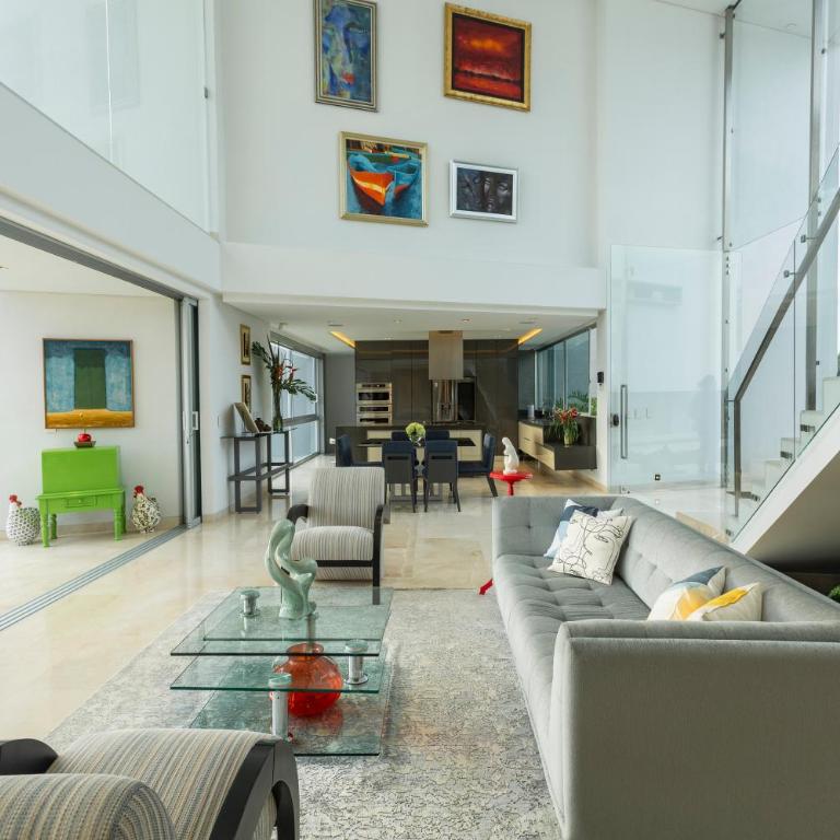 Stylish Modern Home with Pool & Private Cinema with a Built Area of 850 m2 on a 3600 m2 Lot - Casa de 5 dormitorios - 14