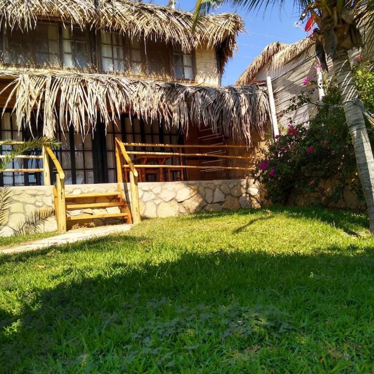 Casitas en Vichayito, a Pasos de la Playa - Three-Bedroom House - 1