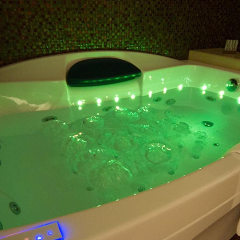 Hotel Flora - Suite con Vasca Idromassaggio - 10
