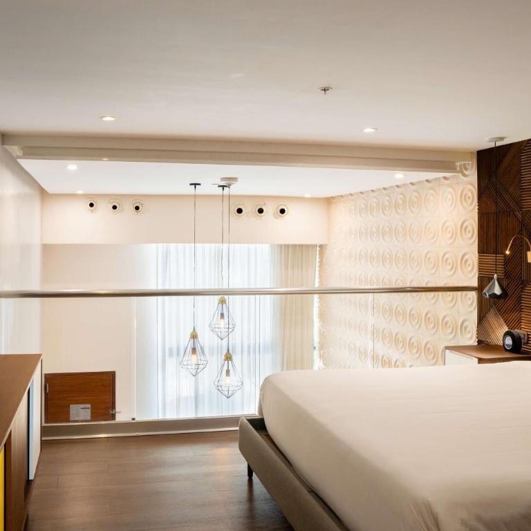 The Fives Downtown Hotel & Residences, Curio Collection by Hilton - King Mezzanine Room - 7