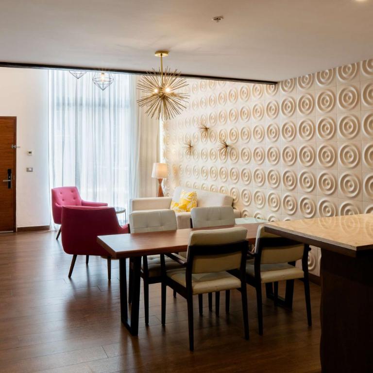 The Fives Downtown Hotel & Residences, Curio Collection by Hilton - King Mezzanine Room - 8