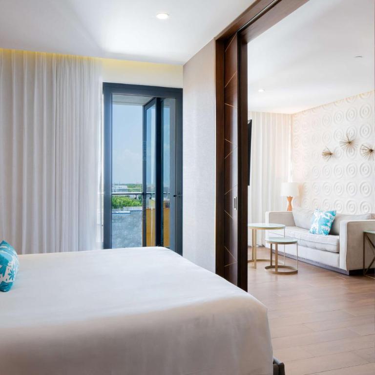 The Fives Downtown Hotel & Residences, Curio Collection by Hilton - One-Bedroom King Suite with Terrace - 5