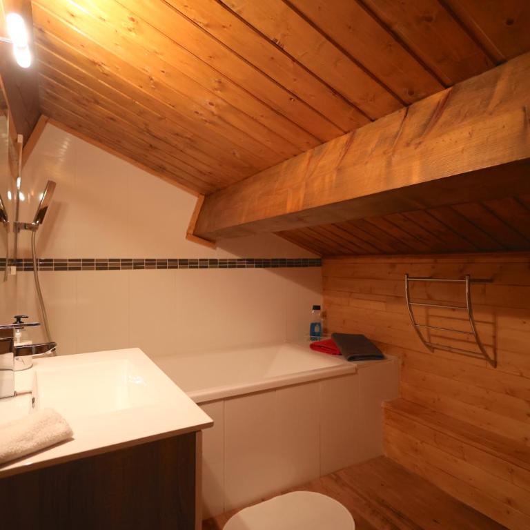 Chez Maguy Chambres d'hôtes - Double Room with Private Bathroom - 6